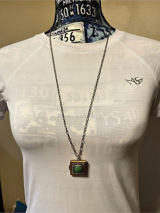 Jewelry - Gold-Tone Green Pendant Necklace